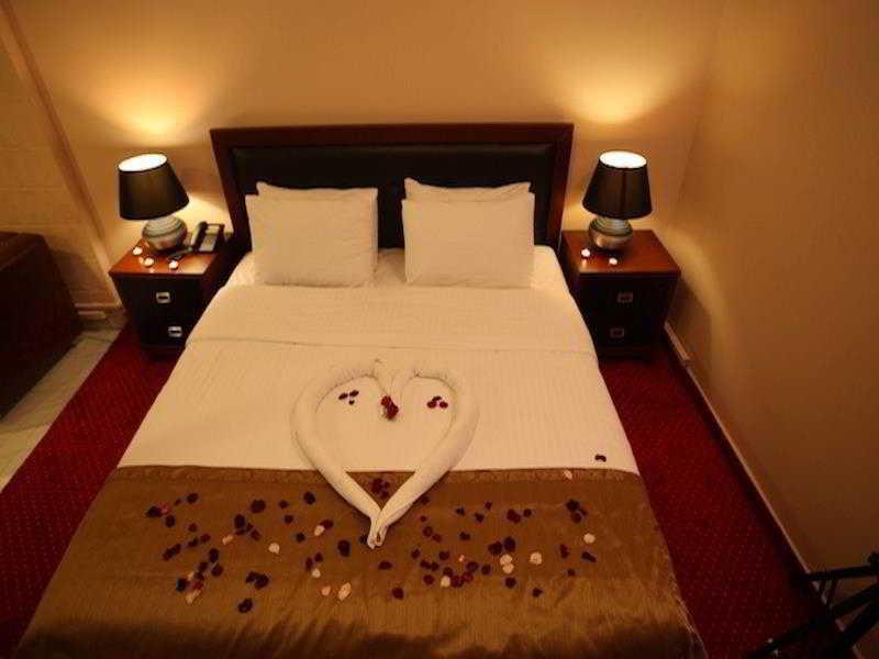 Queens Land Hotel จูนิเย ภายนอก รูปภาพ