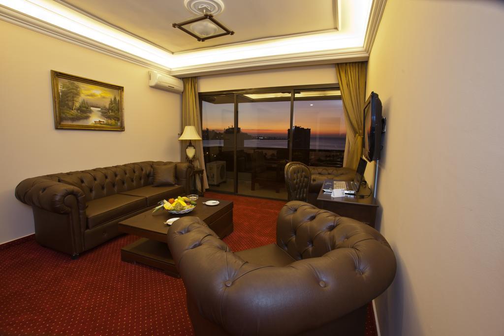 Queens Land Hotel จูนิเย ภายนอก รูปภาพ