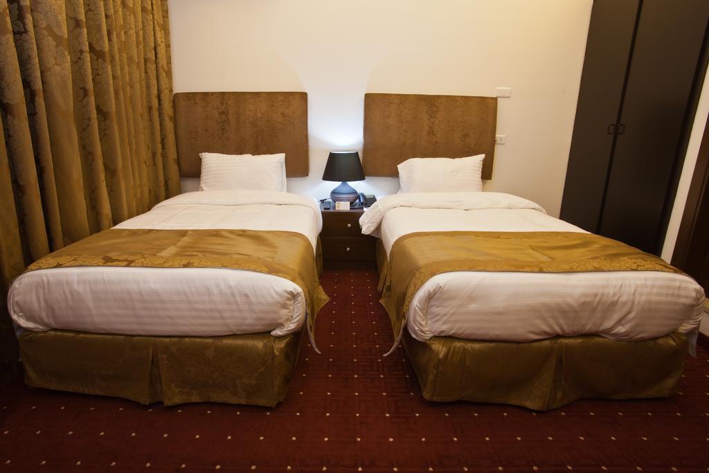 Queens Land Hotel จูนิเย ภายนอก รูปภาพ