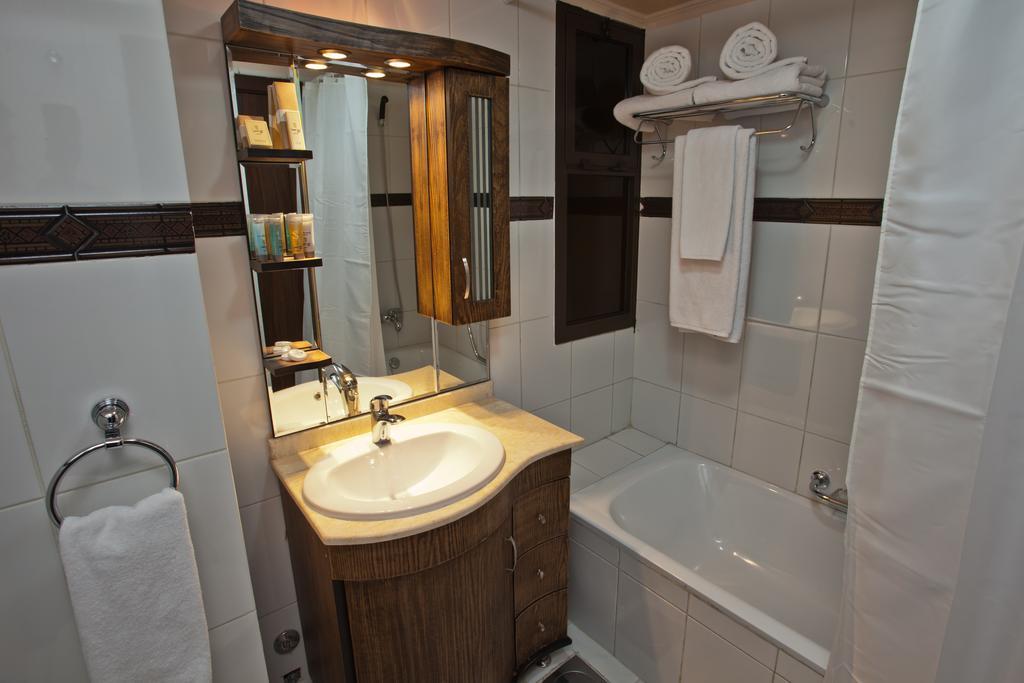 Queens Land Hotel จูนิเย ภายนอก รูปภาพ