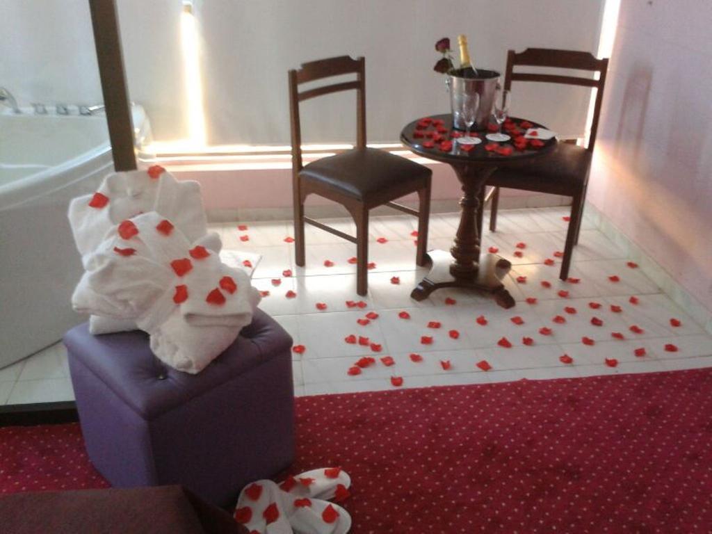 Queens Land Hotel จูนิเย ภายนอก รูปภาพ