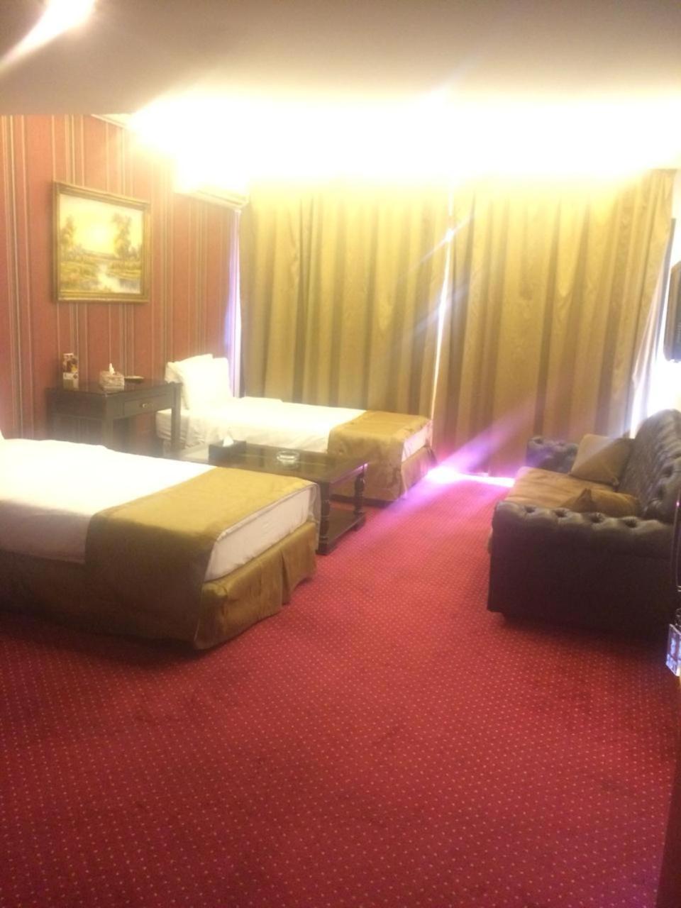 Queens Land Hotel จูนิเย ภายนอก รูปภาพ