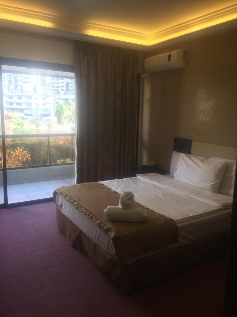 Queens Land Hotel จูนิเย ภายนอก รูปภาพ