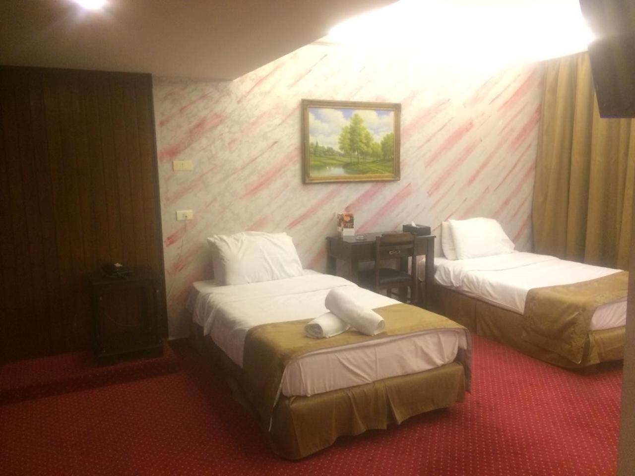 Queens Land Hotel จูนิเย ภายนอก รูปภาพ