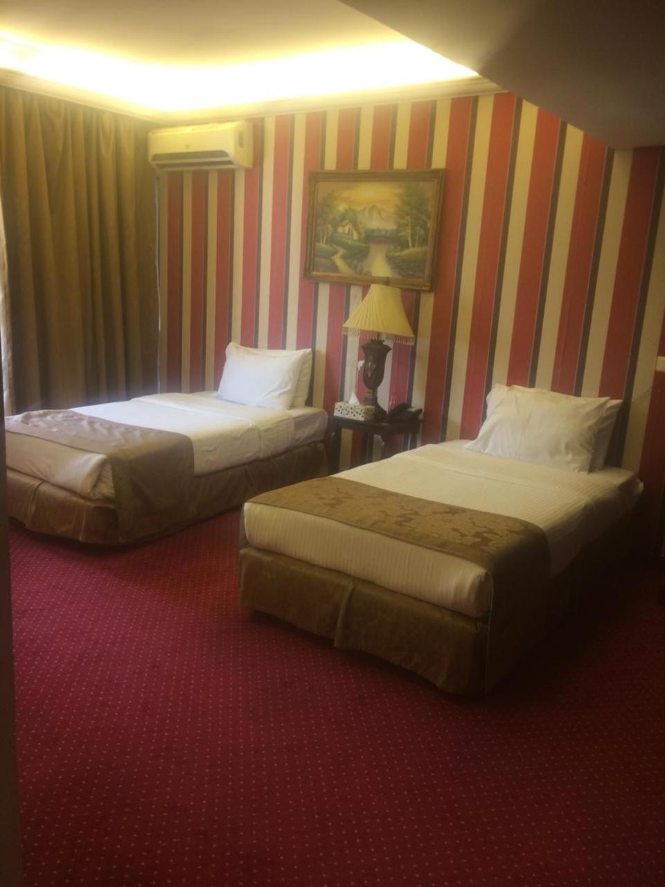 Queens Land Hotel จูนิเย ภายนอก รูปภาพ